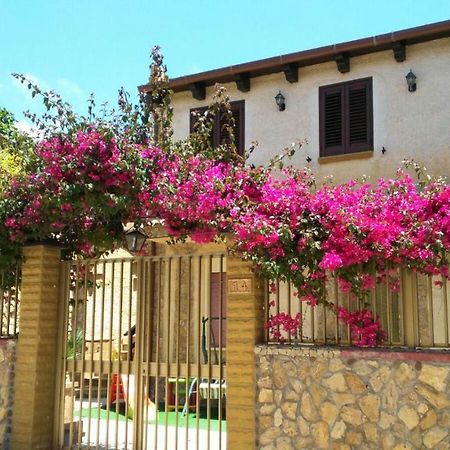 Casa Vacanze Mediterraneo Villa Tre Fontane Dış mekan fotoğraf
